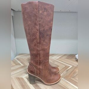 Timberland Boot Company Women's Brown Distessed Leather Boots, Size 7